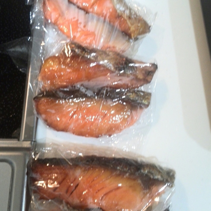 お弁当にピッタリ 焼き鮭の冷凍方法 レシピ 作り方 By みっここ 楽天レシピ